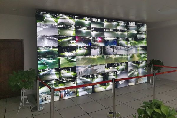 一塊拼接屏可以顯示多少路視頻監控畫面？