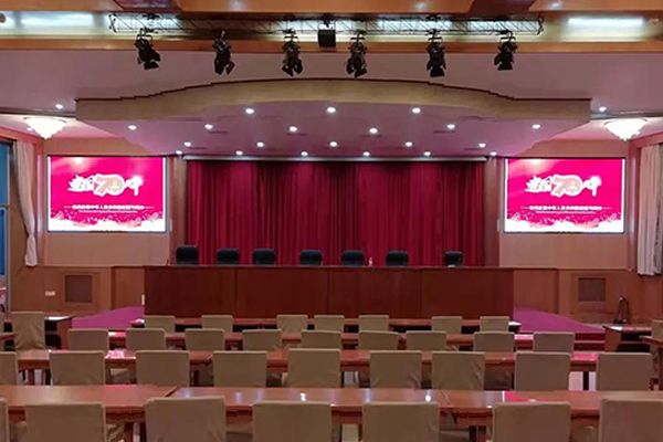 小間距LED顯示屏與無縫拼接屏區別在哪里？