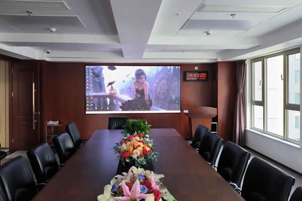 學校會議室大屏使用投影機好，還是LED顯示屏好？