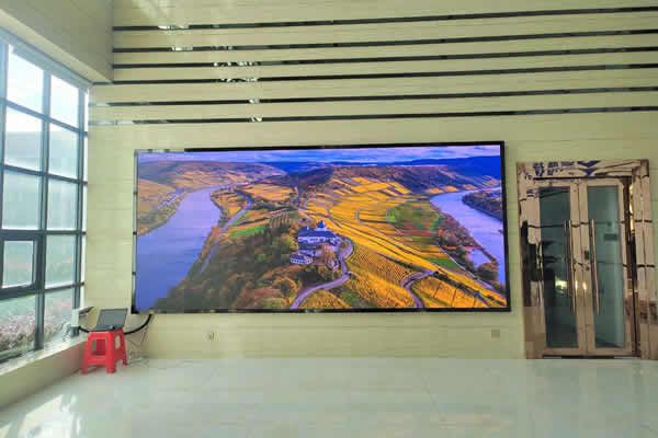 會議室LED顯示屏用P1.53的好，還是P1.86的好？