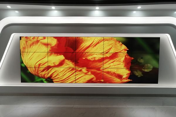 網(wǎng)絡(luò)直播間背景墻用液晶拼接屏好，還是LED顯示屏好？